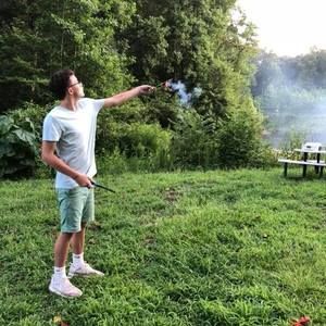 Meet your Posher, Levi